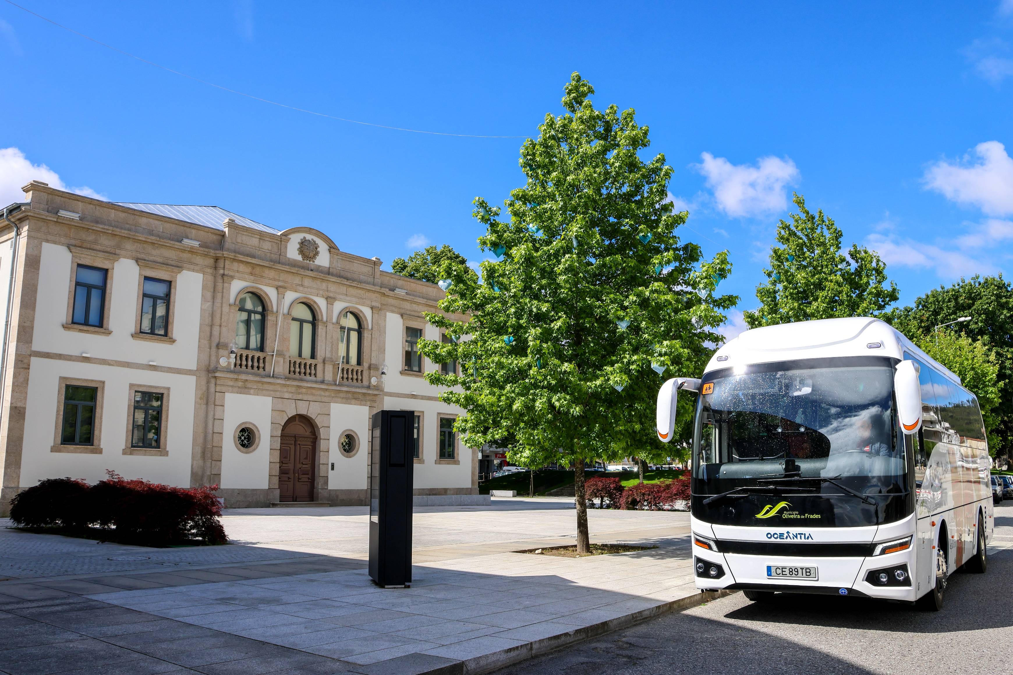 Mais mobilidade e conforto: Município adquiriu autocarro elétrico